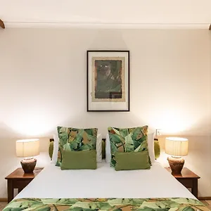 Resort Hibiscus Y